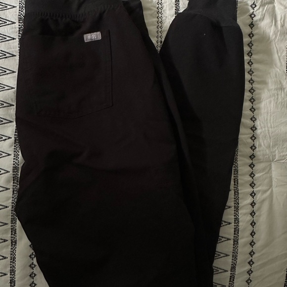 Figs scrubs - Picture 3 of 4